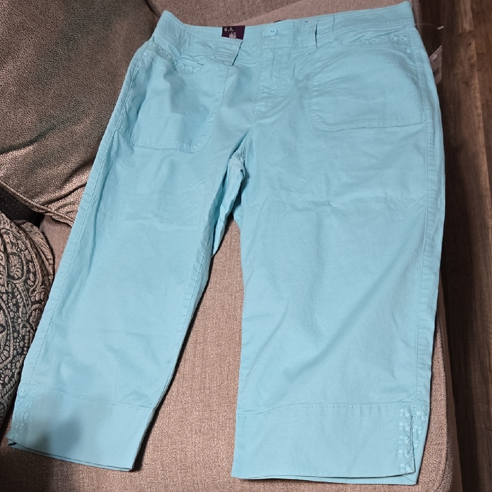 Gloria Vanderbilt Blue Capris Lightweight Straight-Leg